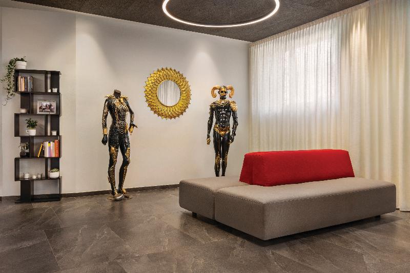 Amedia Milan, Trademark Collection by Wyndham - Lobi
