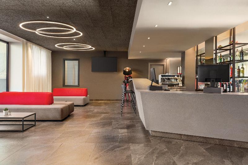 Amedia Milan, Trademark Collection by Wyndham - Lobi