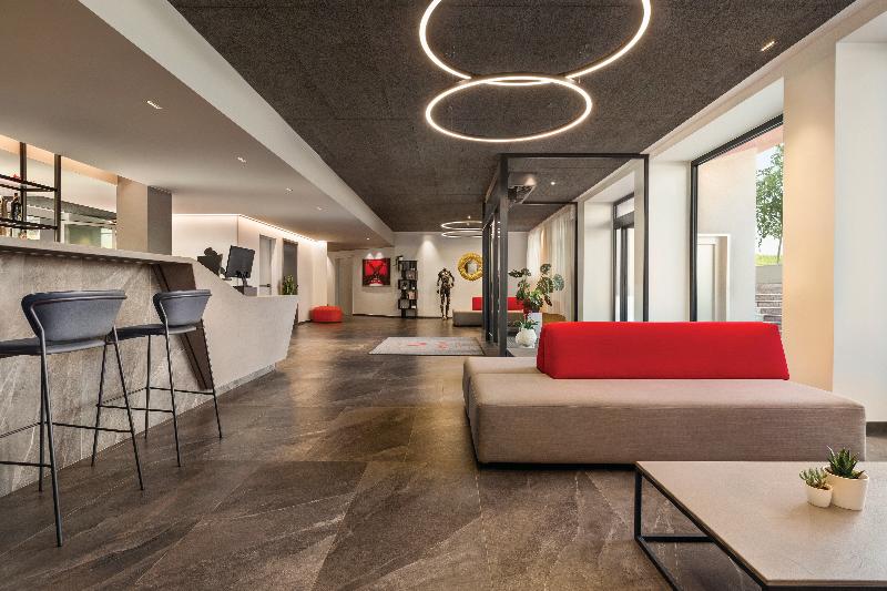 Amedia Milan, Trademark Collection by Wyndham - Lobi