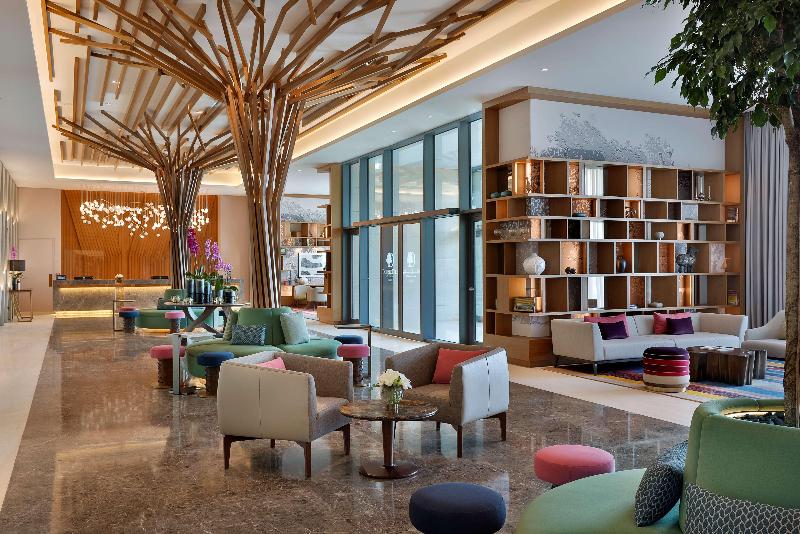 DoubleTree by Hilton Sharjah Waterfront Hotel & Re - Lobi