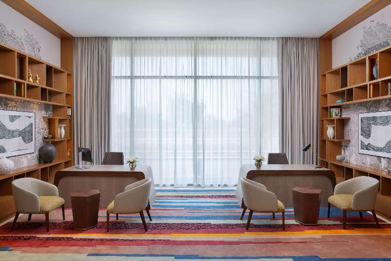 DoubleTree by Hilton Sharjah Waterfront Hotel & Re - Lobi