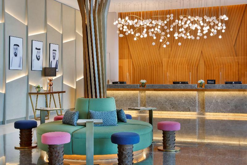 DoubleTree by Hilton Sharjah Waterfront Hotel & Re - Lobi