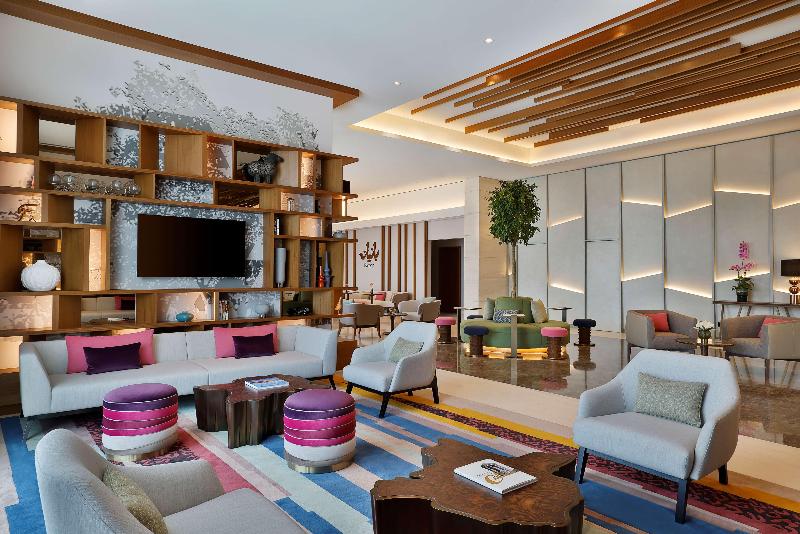 DoubleTree by Hilton Sharjah Waterfront Hotel & Re - Lobi