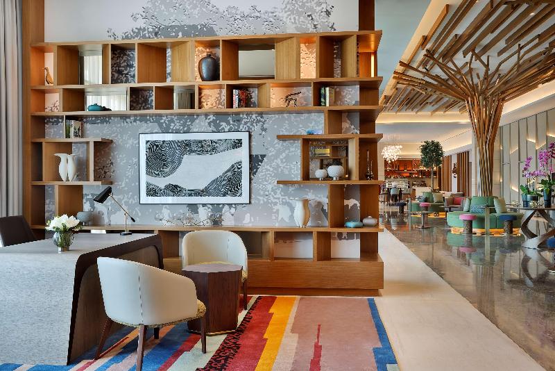 DoubleTree by Hilton Sharjah Waterfront Hotel & Re - Lobi
