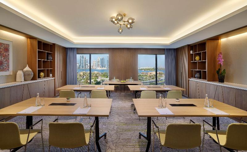 DoubleTree by Hilton Sharjah Waterfront Hotel & Re - Toplantı