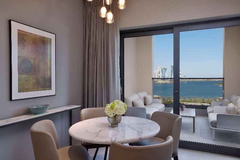 DoubleTree by Hilton Sharjah Waterfront Hotel & Re - Oda