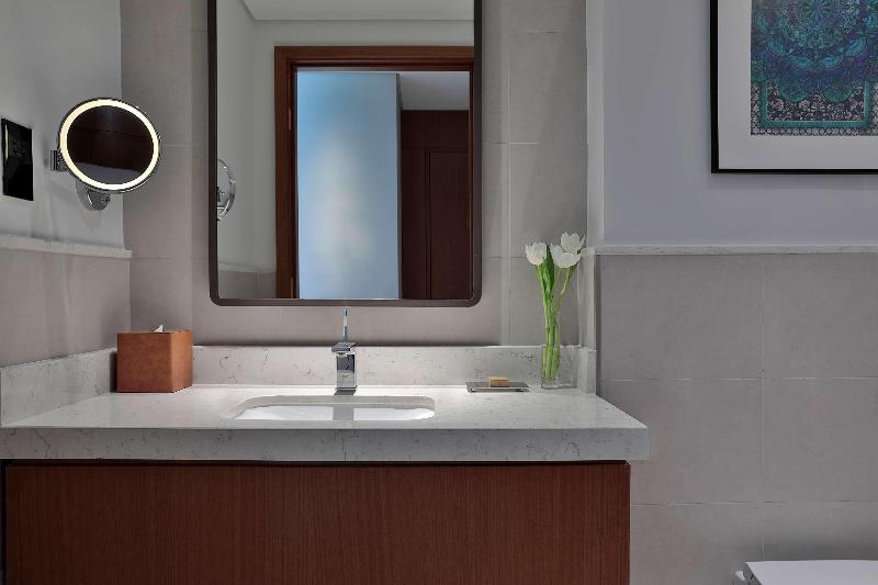 DoubleTree by Hilton Sharjah Waterfront Hotel & Re - Oda