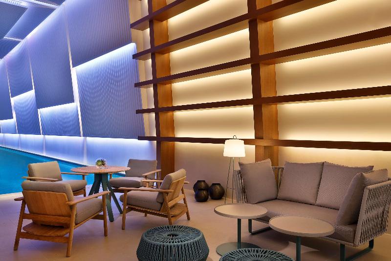 DoubleTree by Hilton Sharjah Waterfront Hotel & Re - Havuz