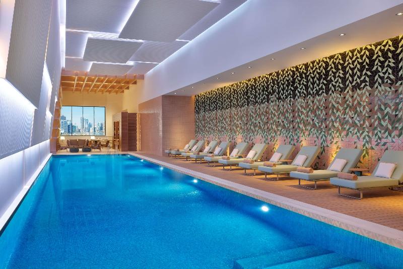 DoubleTree by Hilton Sharjah Waterfront Hotel & Re - Havuz