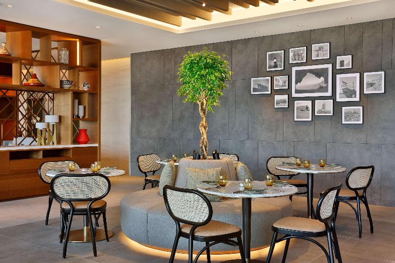 DoubleTree by Hilton Sharjah Waterfront Hotel & Re - Restoran
