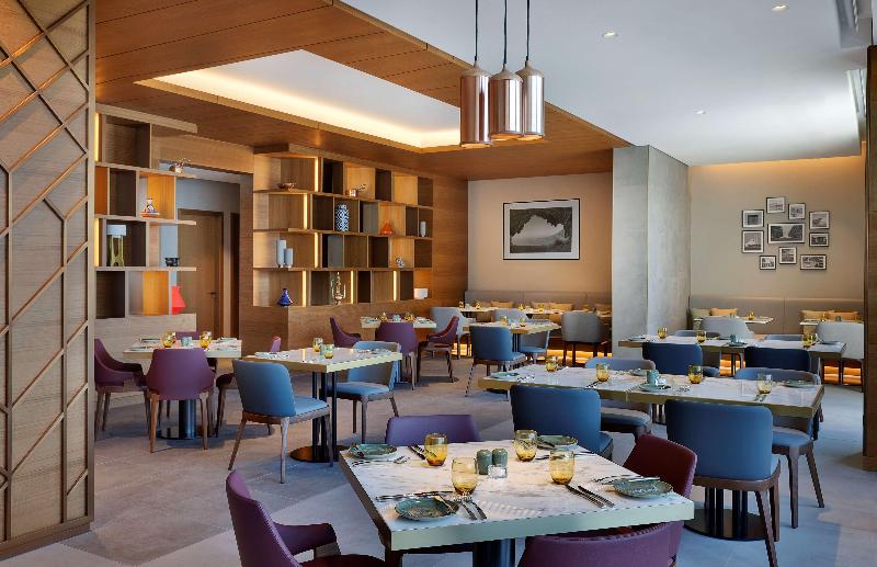 DoubleTree by Hilton Sharjah Waterfront Hotel & Re - Restoran