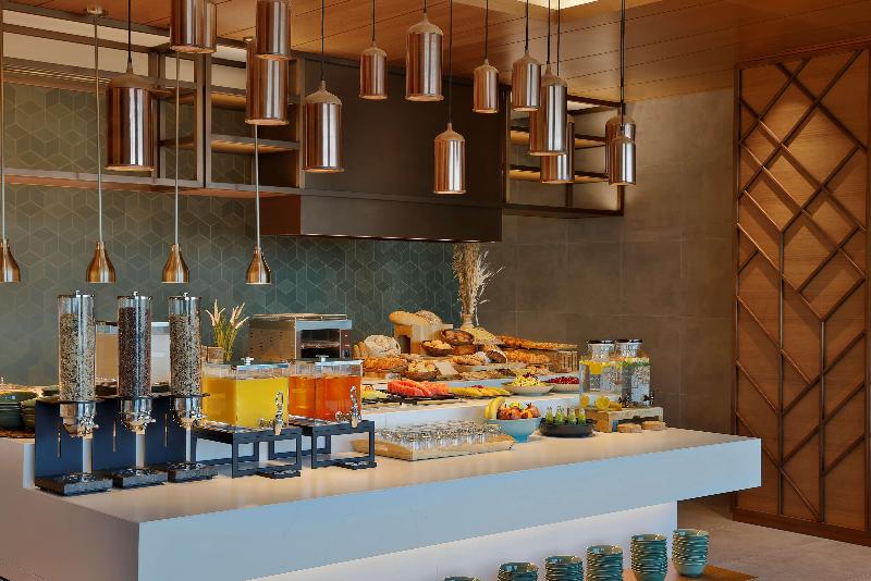 DoubleTree by Hilton Sharjah Waterfront Hotel & Re - Restoran