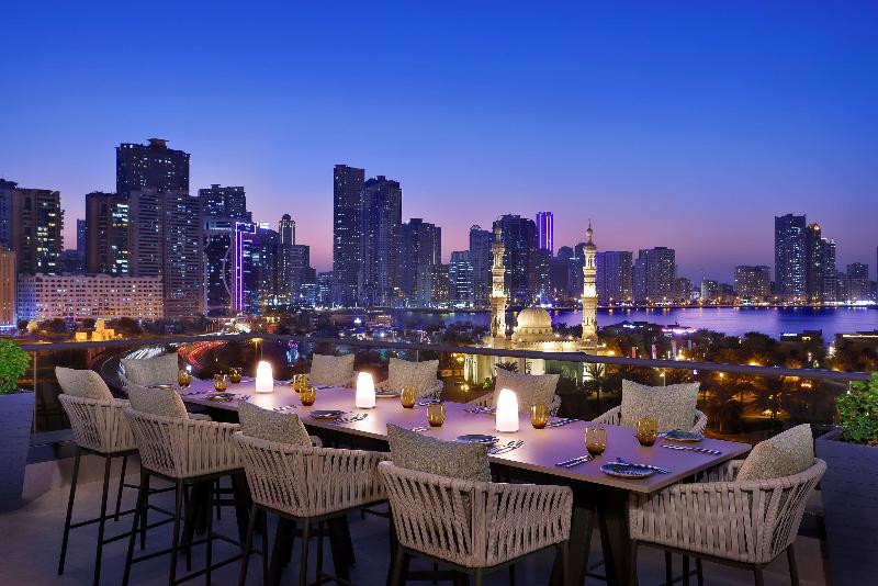 DoubleTree by Hilton Sharjah Waterfront Hotel & Re - Restoran