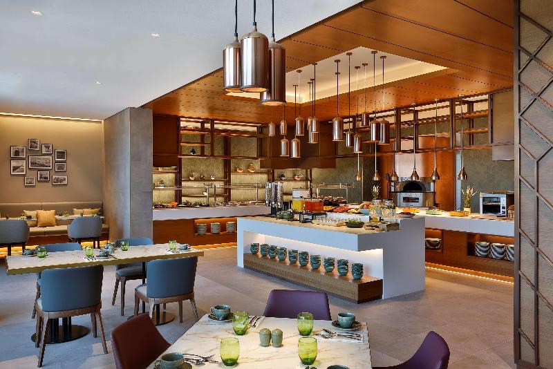 DoubleTree by Hilton Sharjah Waterfront Hotel & Re - Restoran
