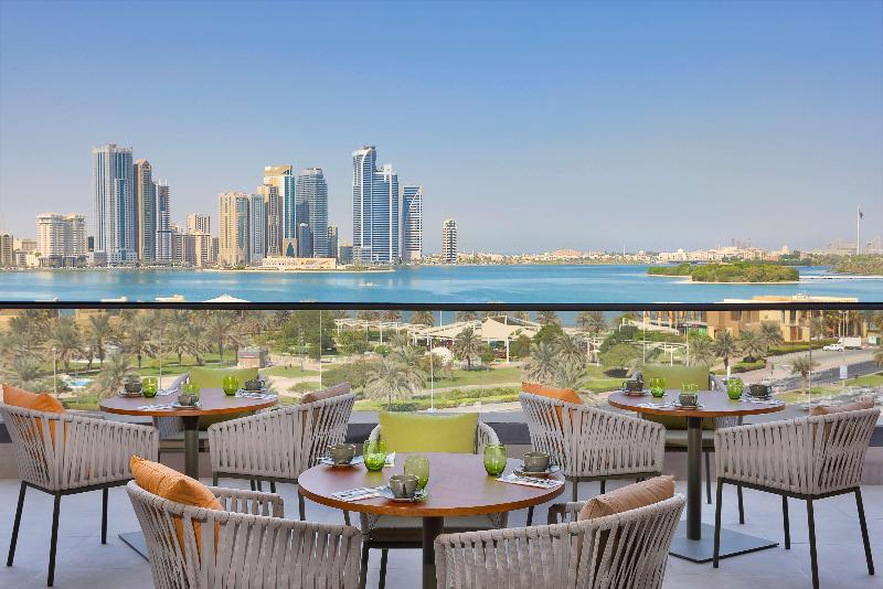 DoubleTree by Hilton Sharjah Waterfront Hotel & Re - Restoran