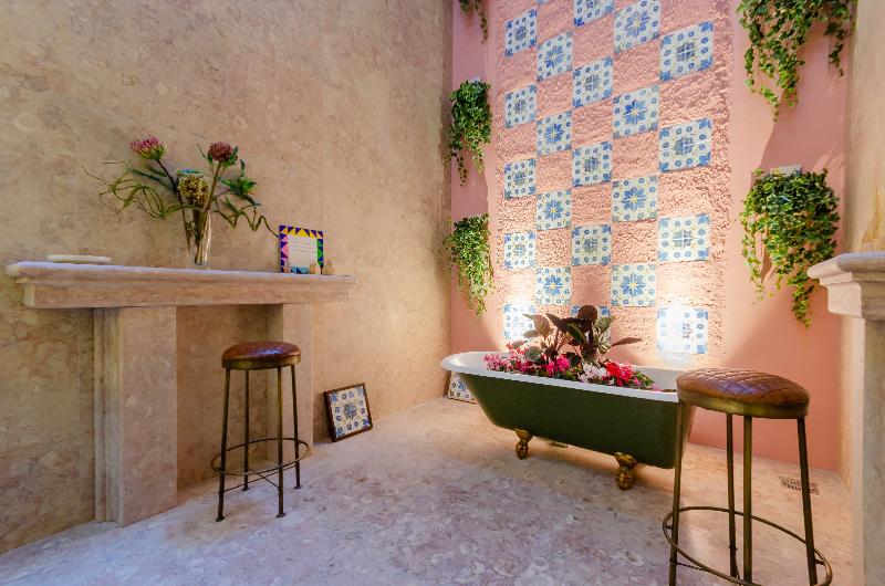 The Emerald House Lisbon, Curio Collection by Hilt - Bar