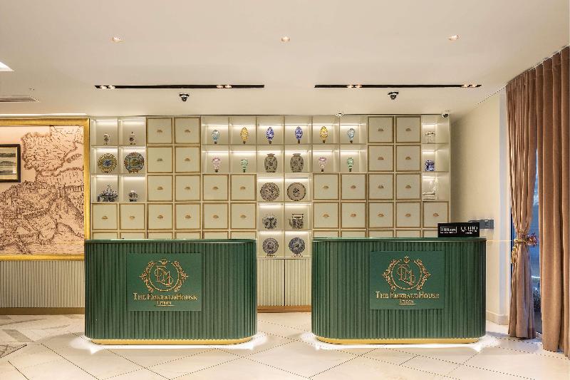 The Emerald House Lisbon, Curio Collection by Hilt - Lobi