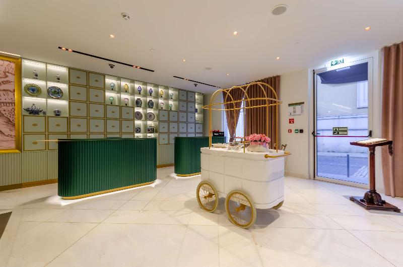 The Emerald House Lisbon, Curio Collection by Hilt - Genel