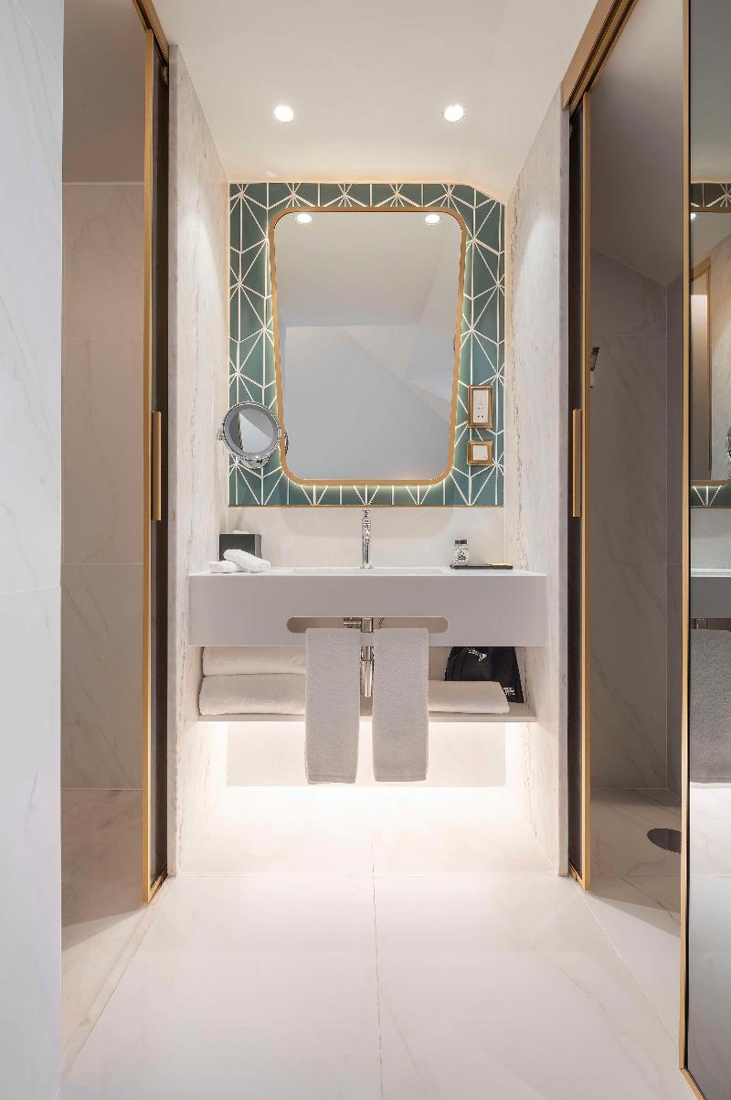 The Emerald House Lisbon, Curio Collection by Hilt - Oda