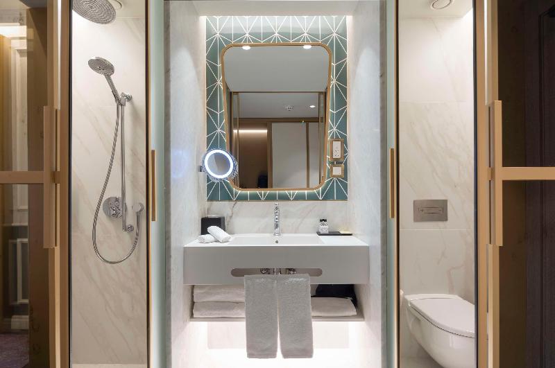 The Emerald House Lisbon, Curio Collection by Hilt - Oda