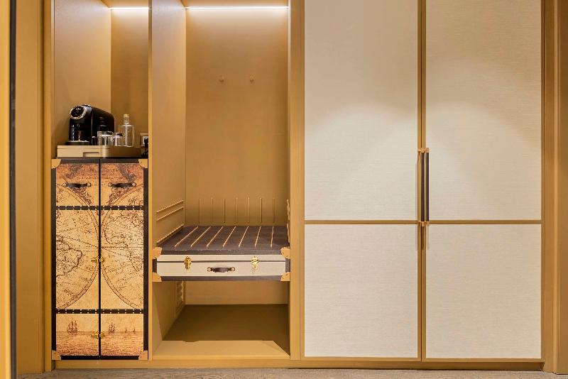 The Emerald House Lisbon, Curio Collection by Hilt - Oda