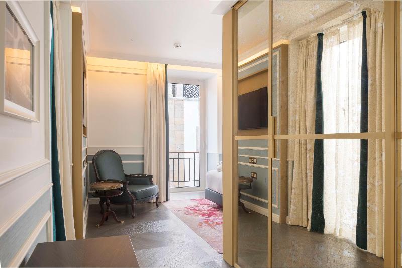 The Emerald House Lisbon, Curio Collection by Hilt - Oda