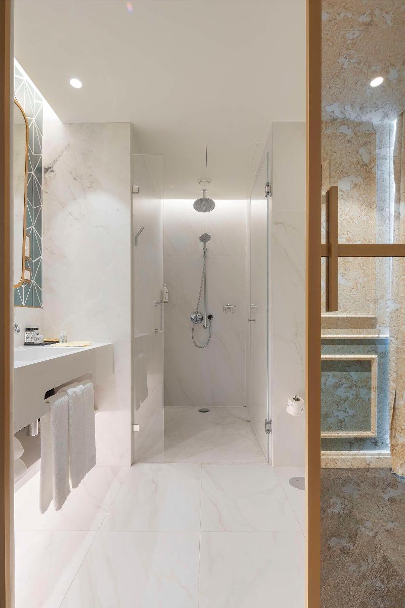 The Emerald House Lisbon, Curio Collection by Hilt - Oda