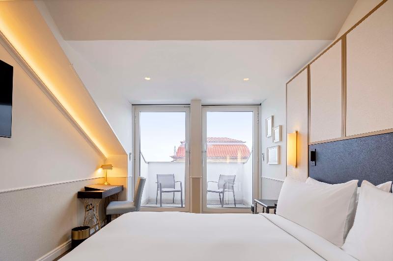 The Emerald House Lisbon, Curio Collection by Hilt - Oda