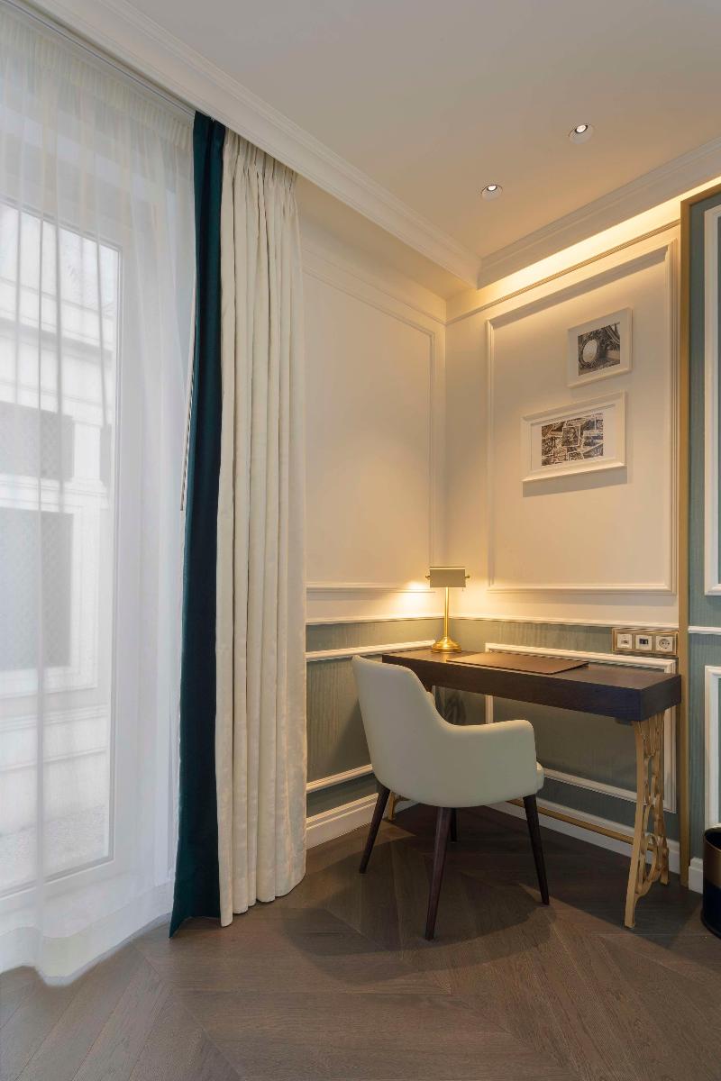 The Emerald House Lisbon, Curio Collection by Hilt - Oda