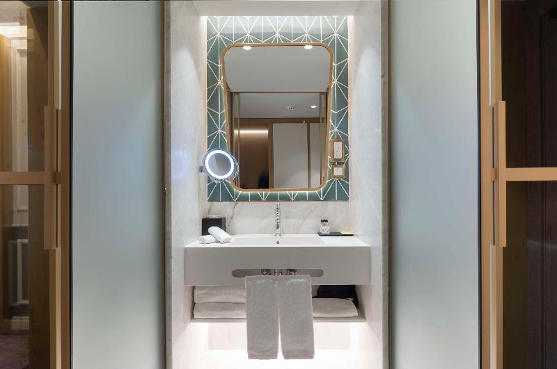 The Emerald House Lisbon, Curio Collection by Hilt - Oda