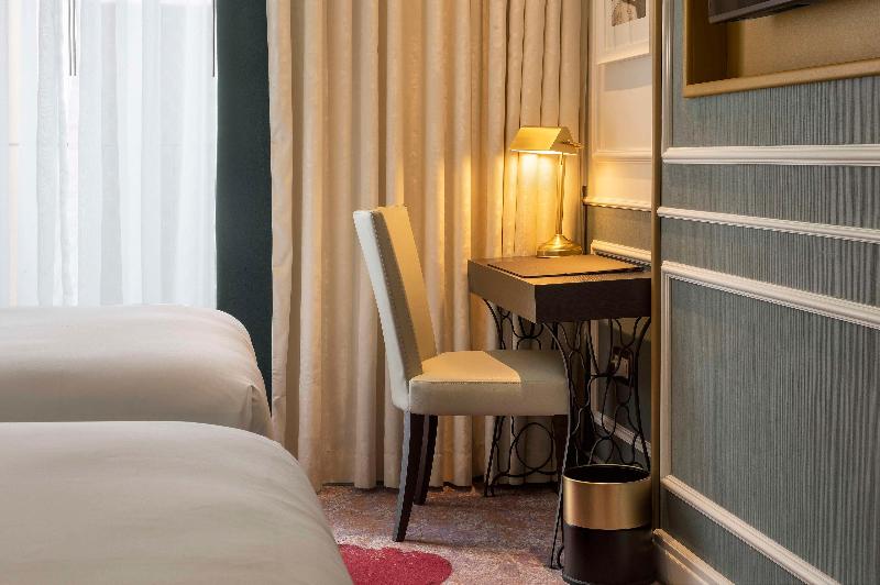 The Emerald House Lisbon, Curio Collection by Hilt - Oda