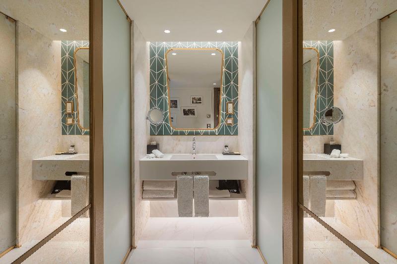 The Emerald House Lisbon, Curio Collection by Hilt - Oda