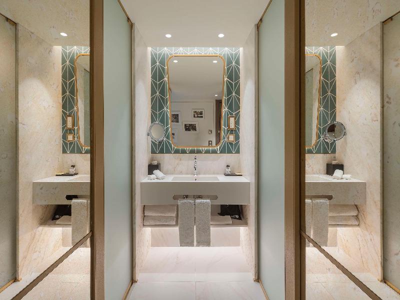The Emerald House Lisbon, Curio Collection by Hilt - Oda