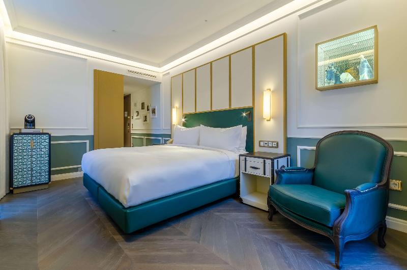 The Emerald House Lisbon, Curio Collection by Hilt - Oda