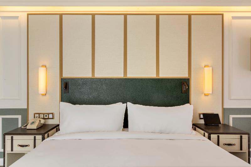 The Emerald House Lisbon, Curio Collection by Hilt - Oda