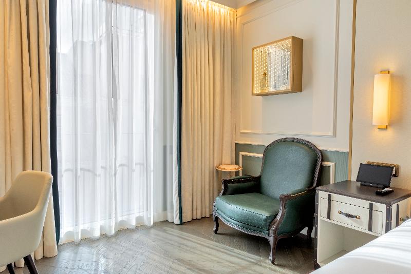 The Emerald House Lisbon, Curio Collection by Hilt - Oda