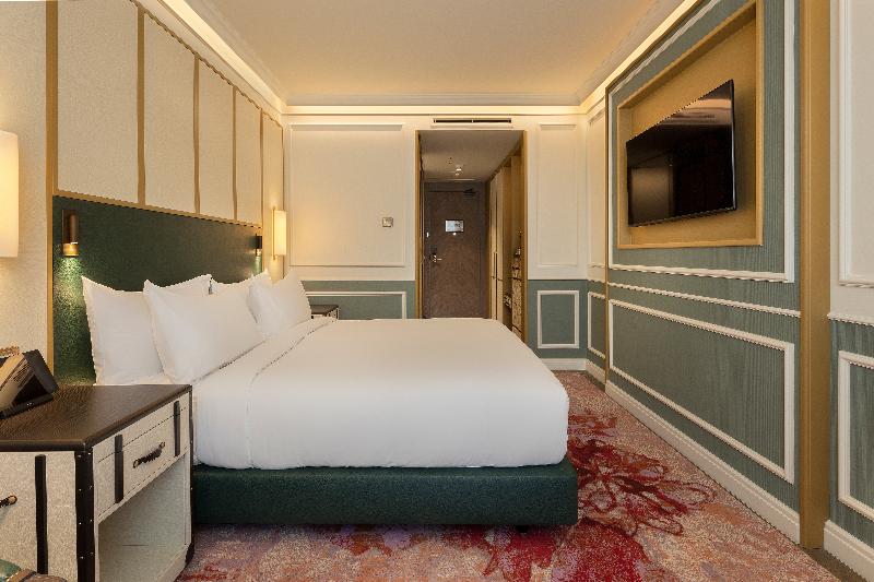 The Emerald House Lisbon, Curio Collection by Hilt - Oda