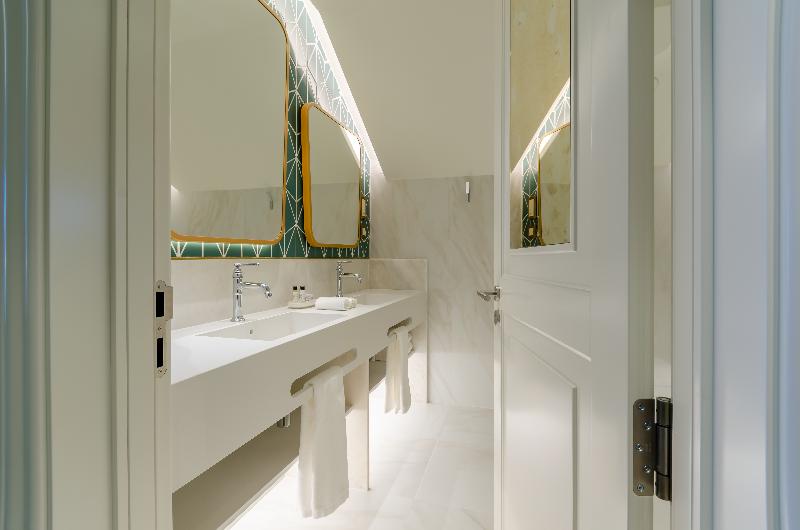 The Emerald House Lisbon, Curio Collection by Hilt - Oda