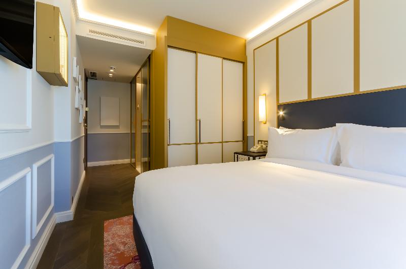 The Emerald House Lisbon, Curio Collection by Hilt - Oda