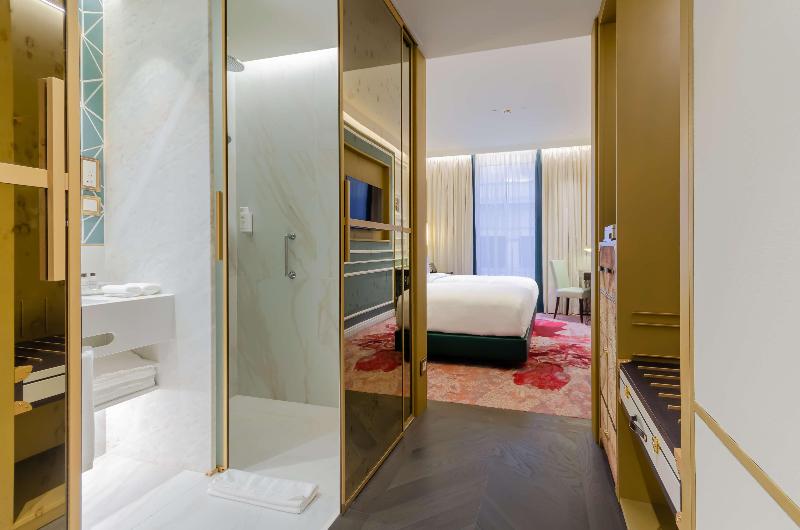 The Emerald House Lisbon, Curio Collection by Hilt - Oda