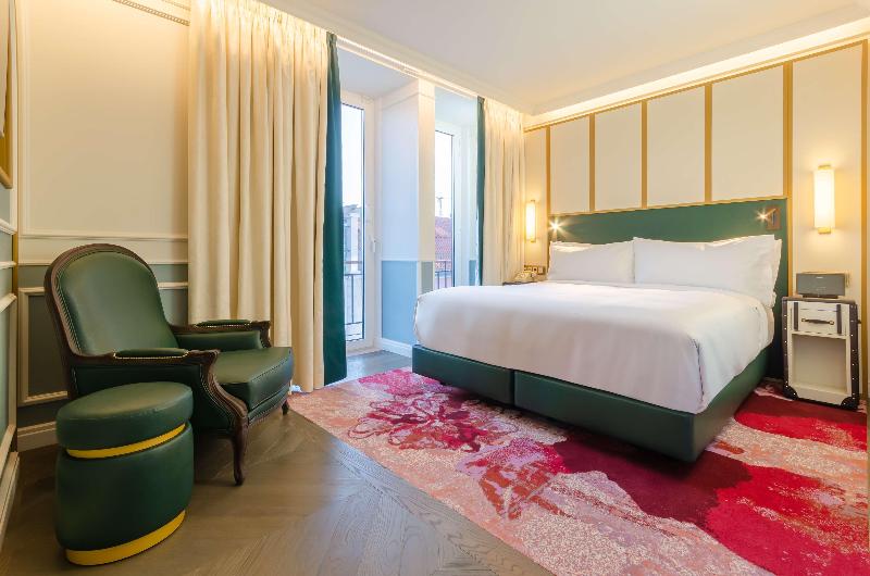 The Emerald House Lisbon, Curio Collection by Hilt - Oda