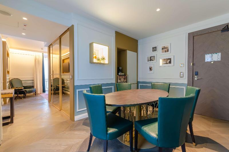 The Emerald House Lisbon, Curio Collection by Hilt - Oda