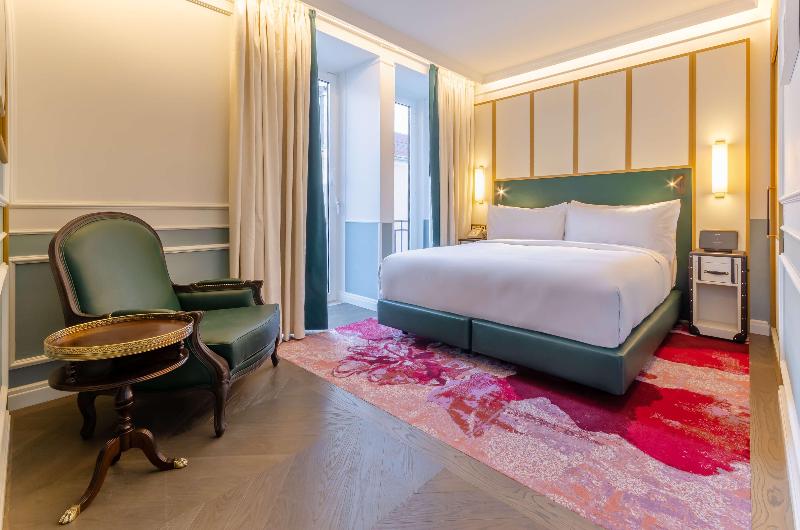 The Emerald House Lisbon, Curio Collection by Hilt - Oda