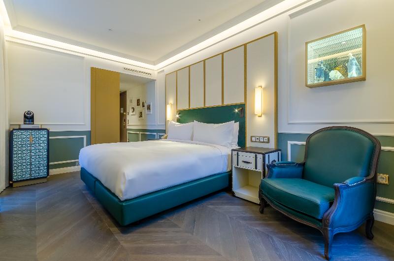 The Emerald House Lisbon, Curio Collection by Hilt - Oda