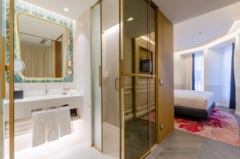 The Emerald House Lisbon, Curio Collection by Hilt - Oda