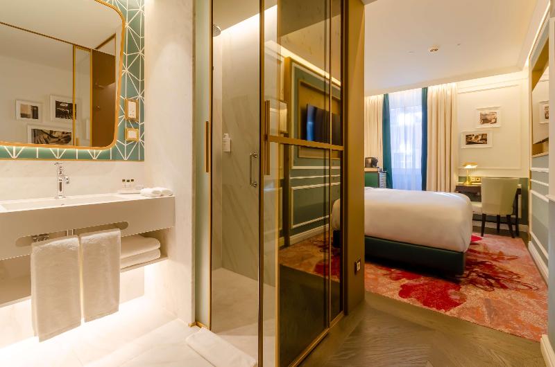 The Emerald House Lisbon, Curio Collection by Hilt - Oda