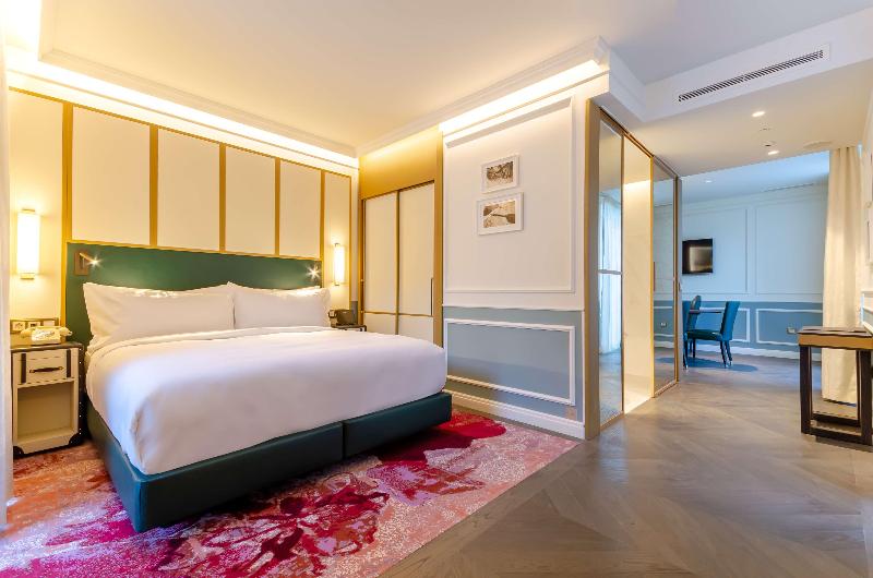 The Emerald House Lisbon, Curio Collection by Hilt - Oda