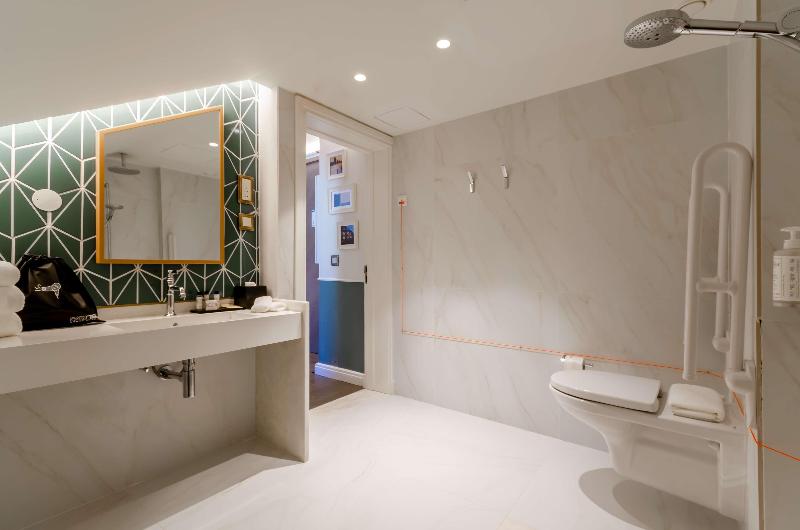 The Emerald House Lisbon, Curio Collection by Hilt - Oda