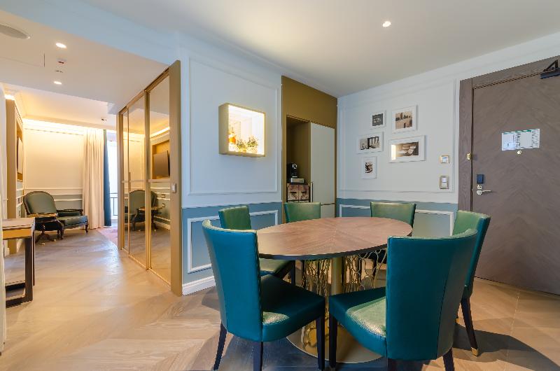 The Emerald House Lisbon, Curio Collection by Hilt - Oda