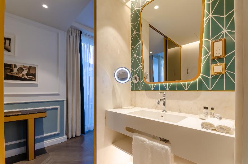 The Emerald House Lisbon, Curio Collection by Hilt - Oda